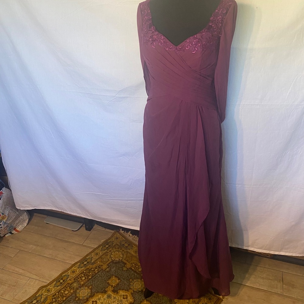 Plum Purple Chiffon Lace Embellished‎ Long Sleeve Formal Gown Dress Size 2